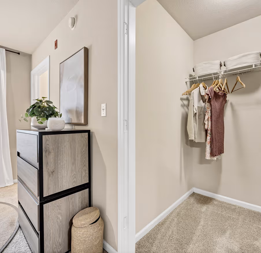 Explore the C1 3-bedroom apartment at 21 Oaks near USC. Bright student living with furnished interiors, modern amenities, and comfortable shared spaces in Columbia, SC.