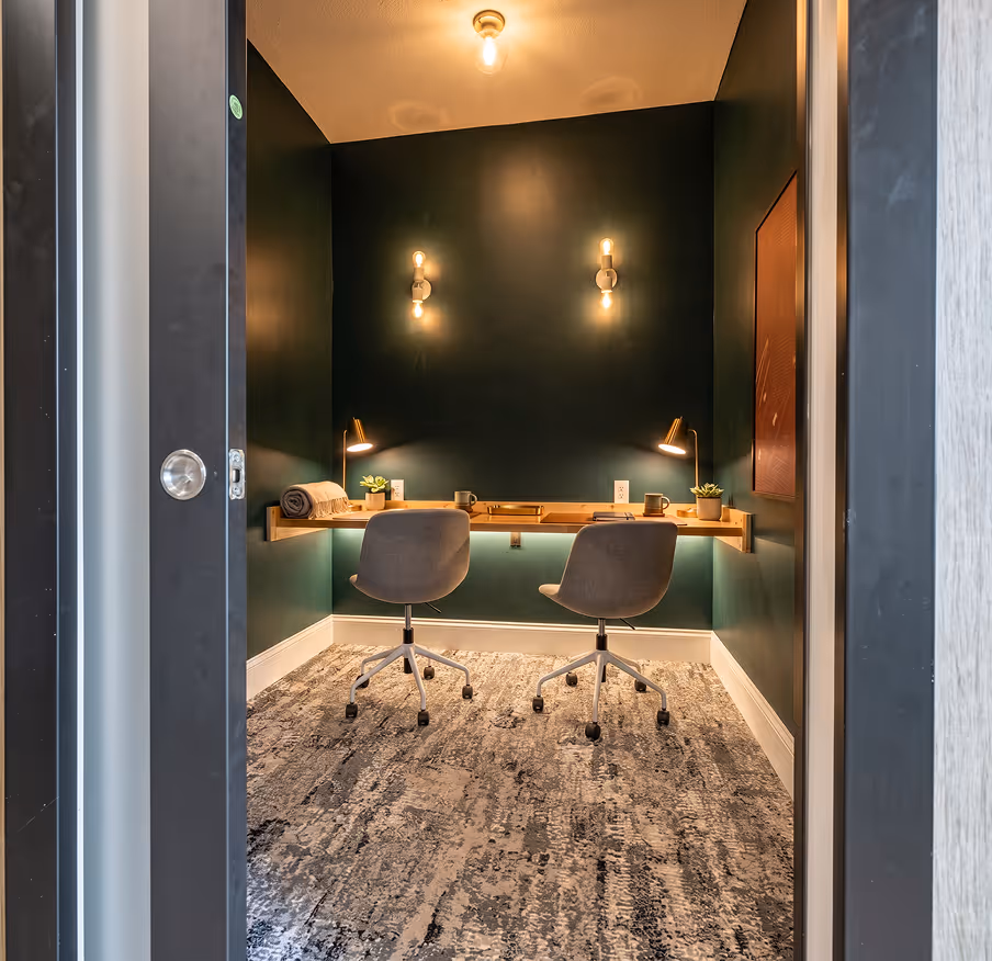 Discover D1 Premium at 21 Oaks near USC. A refined 4-bedroom student apartment with elevated interiors, curated shared spaces, and modern student living.