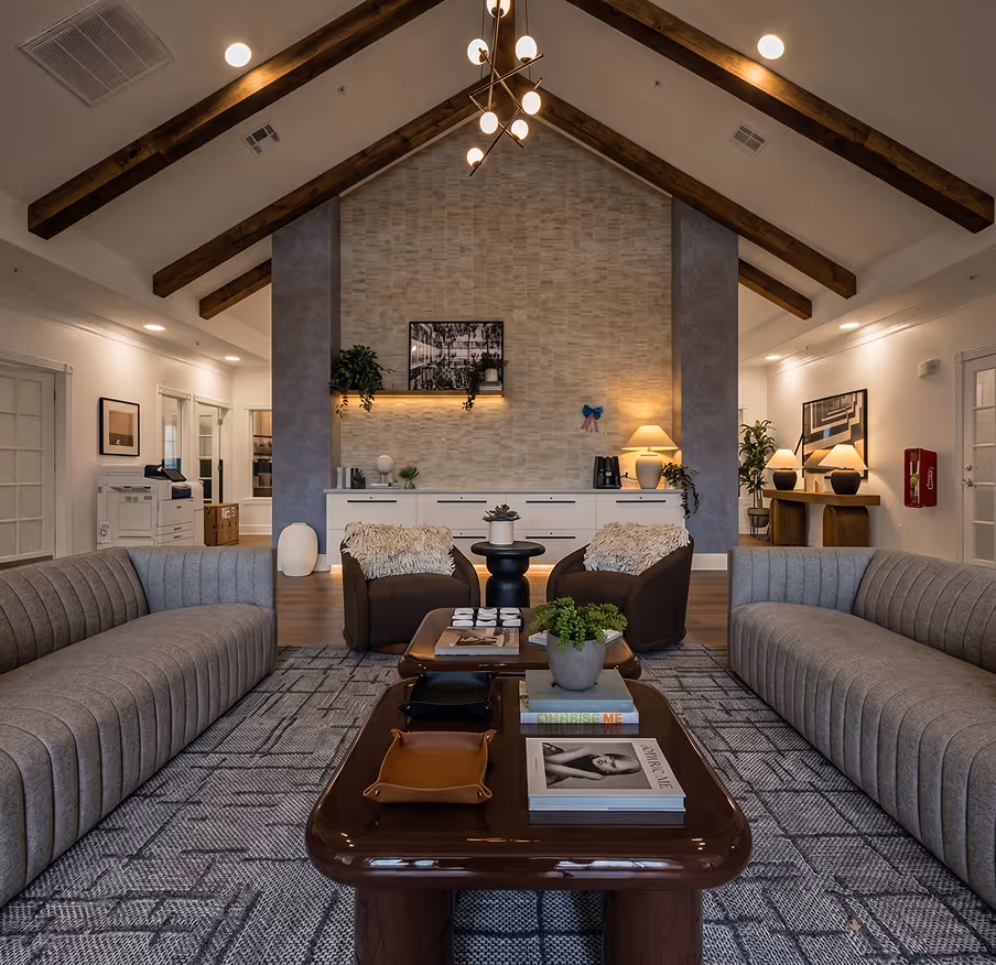 Discover D1 Premium at 21 Oaks near USC. A refined 4-bedroom student apartment with elevated interiors, curated shared spaces, and modern student living.