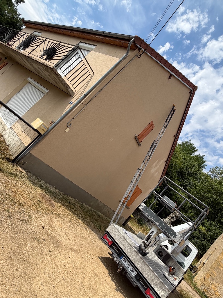 Après : Nettoyage et démoussage de toiture à La Chapelle-Saint-Ursin