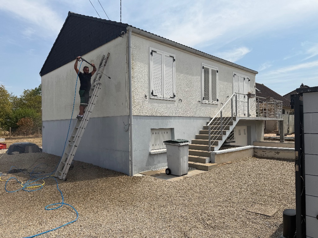 Avant : Peinture toiture et façade à Saint-Florent-sur-Cher