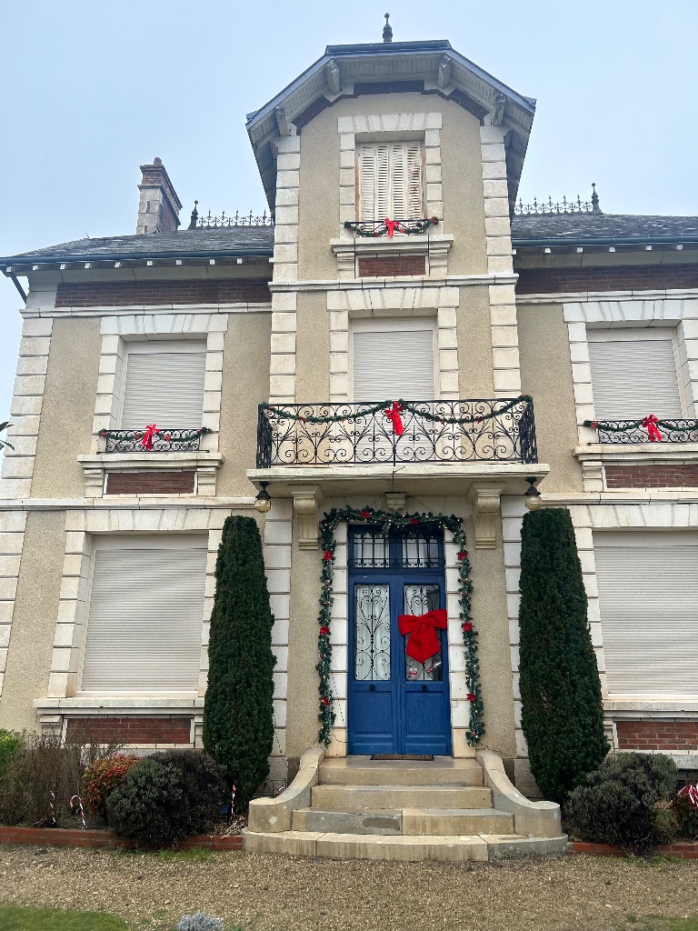 Nettoyage de façade d'une maison de maître à Trouy