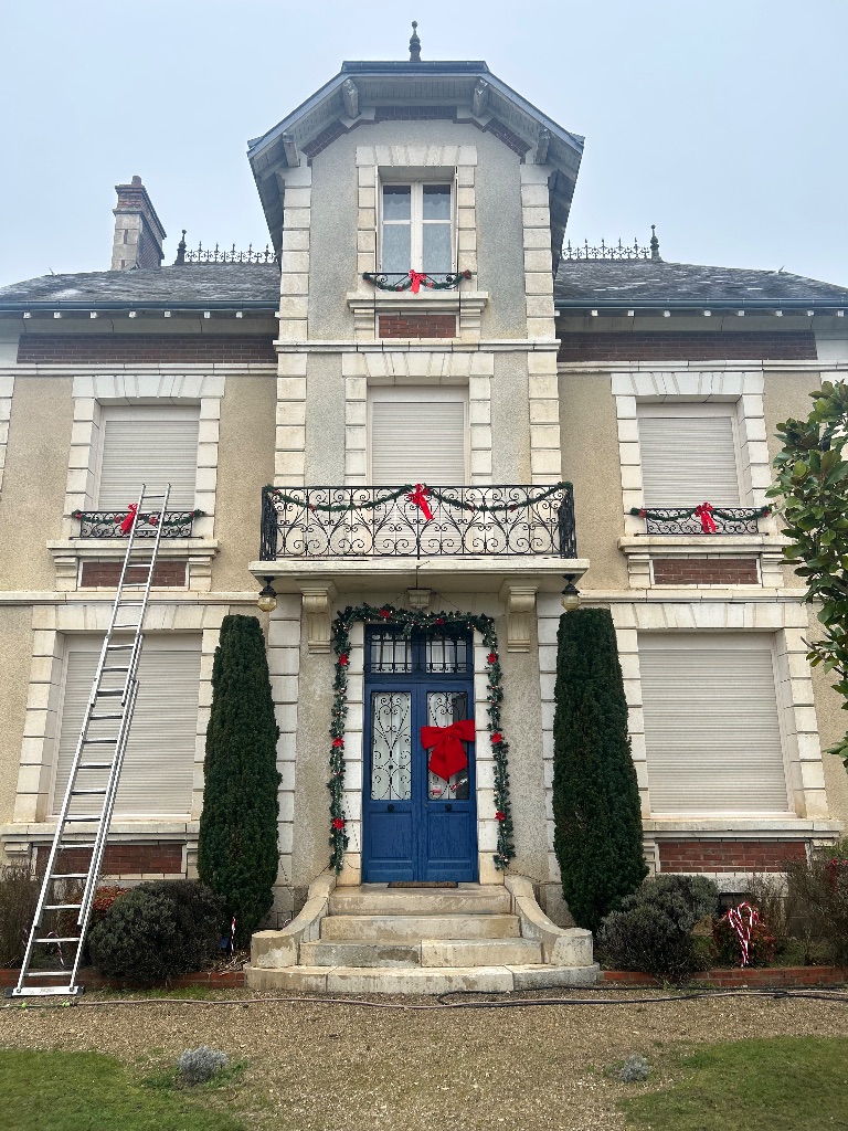 Avant : Nettoyage de façade d'une maison de maître à Trouy