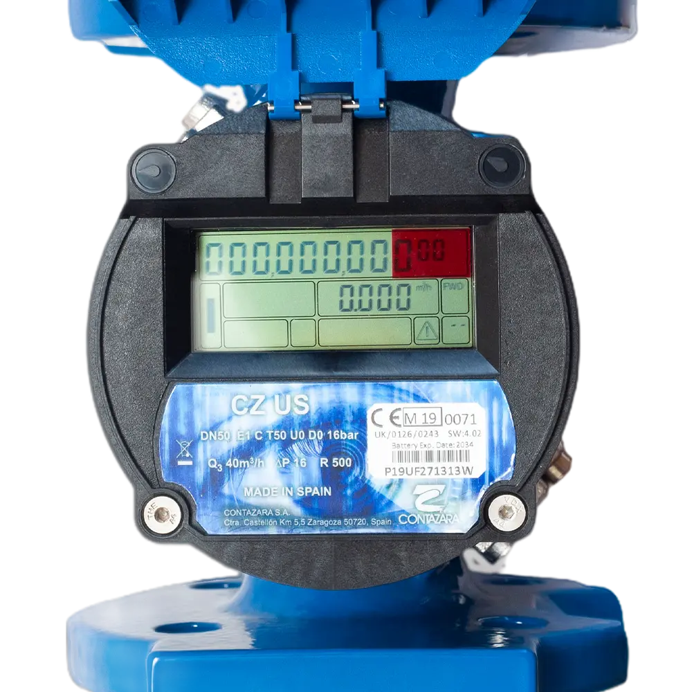 Detalle de la pantalla digital del contador CZUS con tapa abierta y datos técnicos visibles.