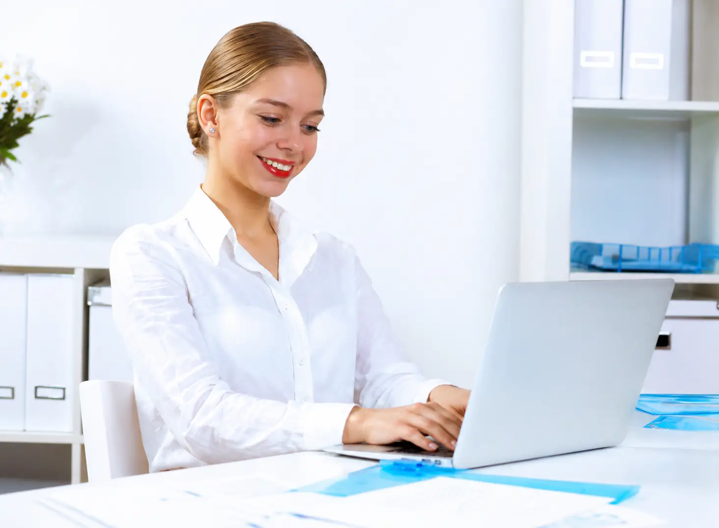 Remote customer support professional handling follow-ups and appointment setting 