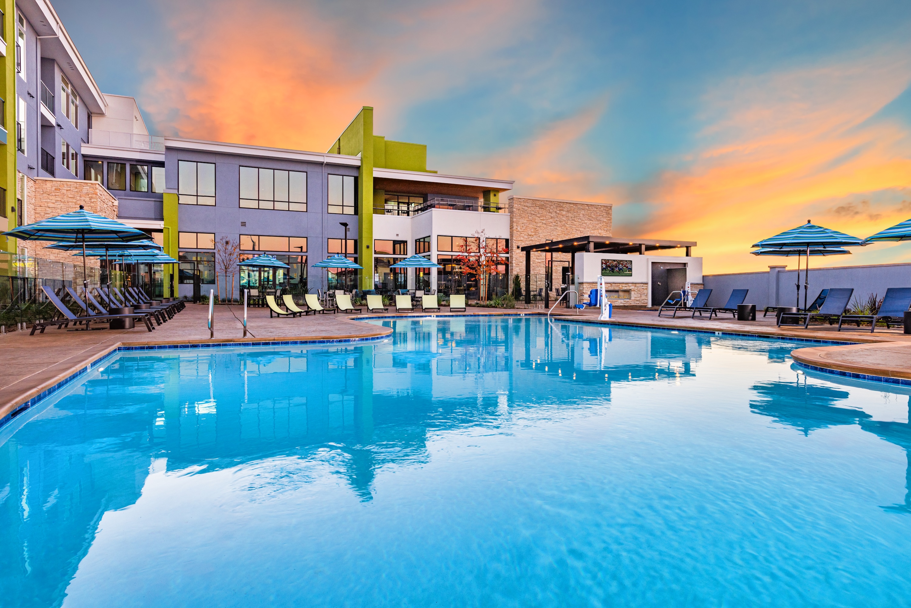 Pool and outdoor area