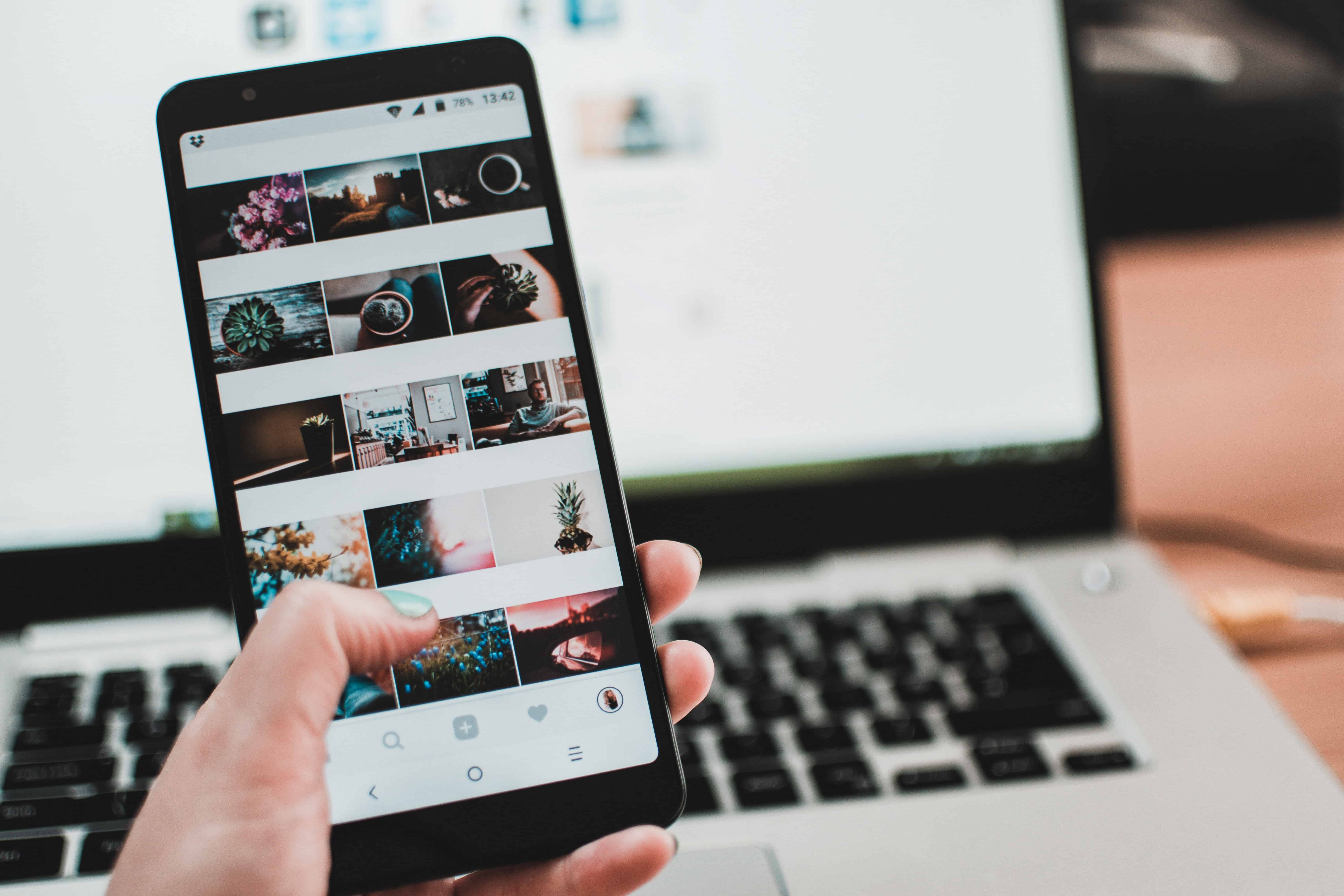 Phone searching photos