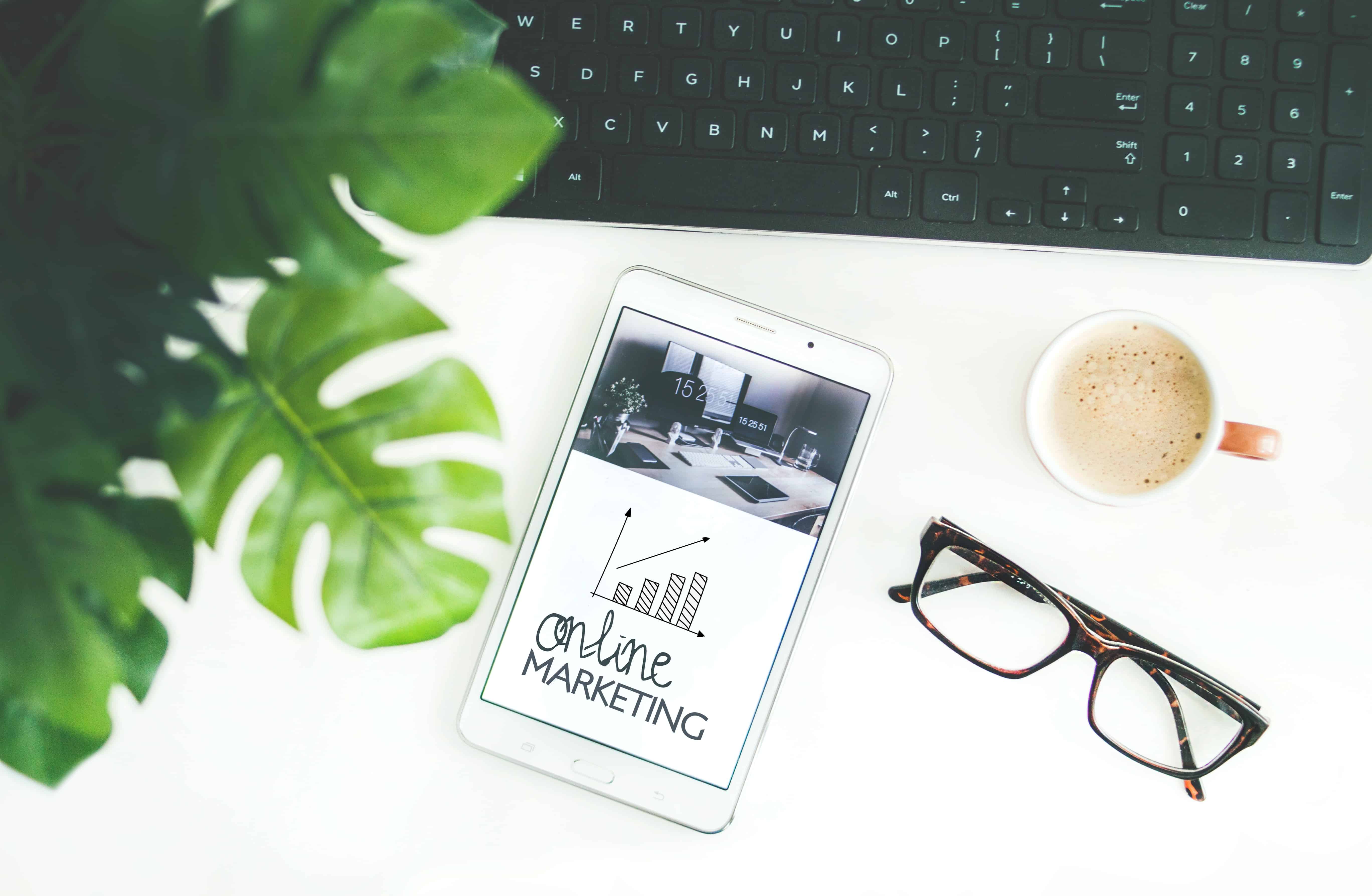 Tablet with a online marketing graphic next to a keyword and glasses