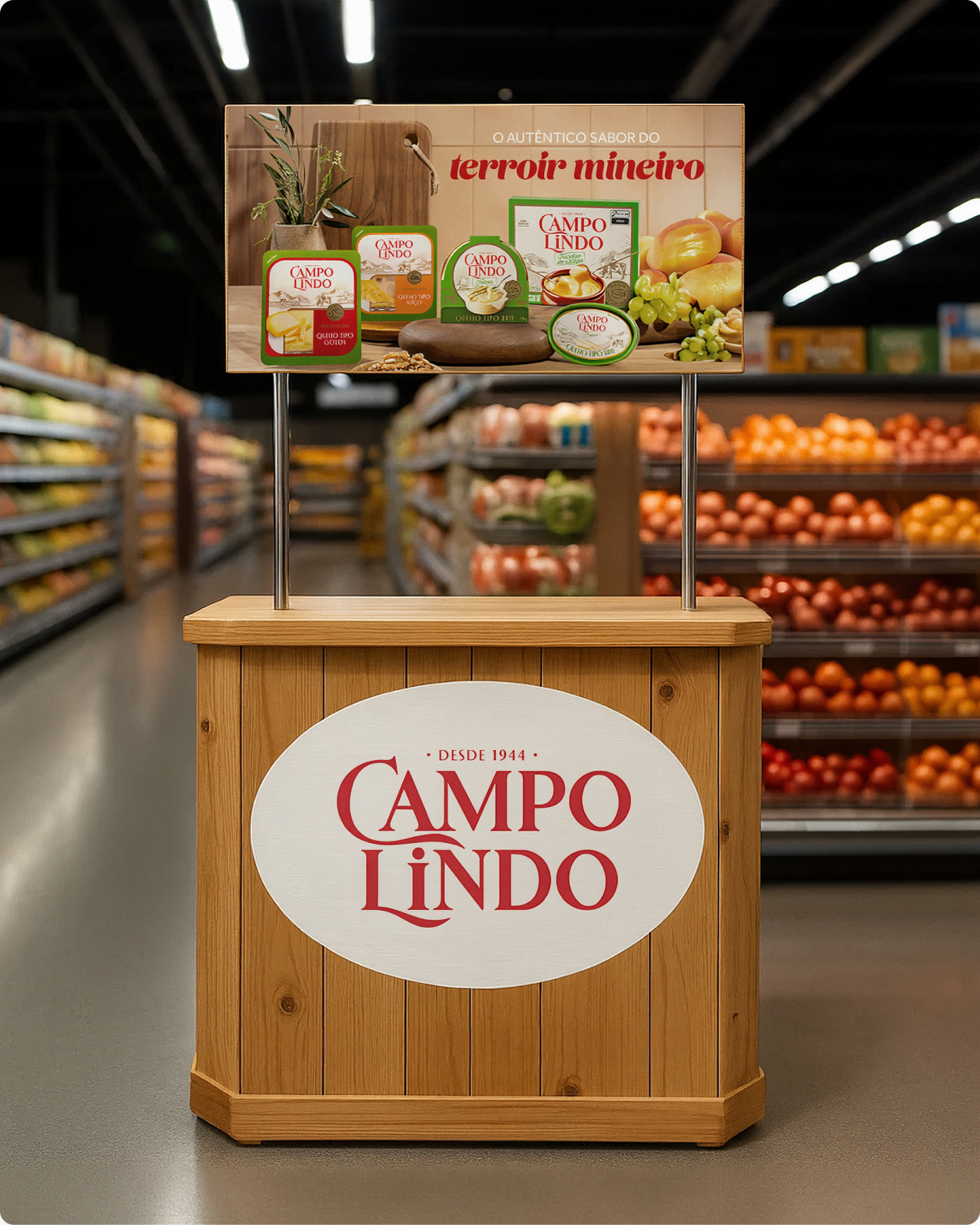 Ponto de venda da Campo Lindo em supermercado, com balcão de madeira e painel de produtos