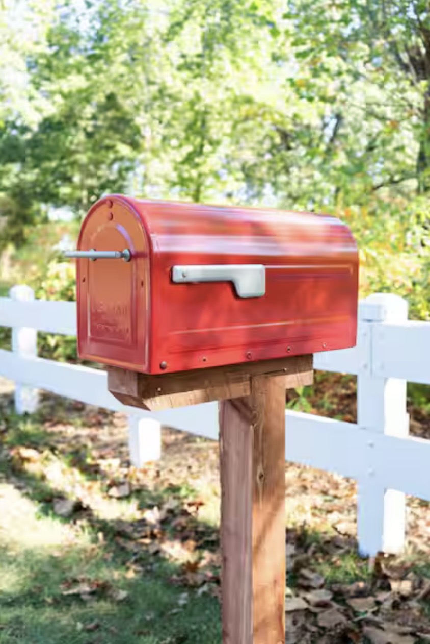 Cedar flat top mailbox