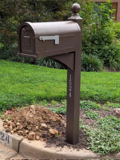Aluminum cross arm mailbox post