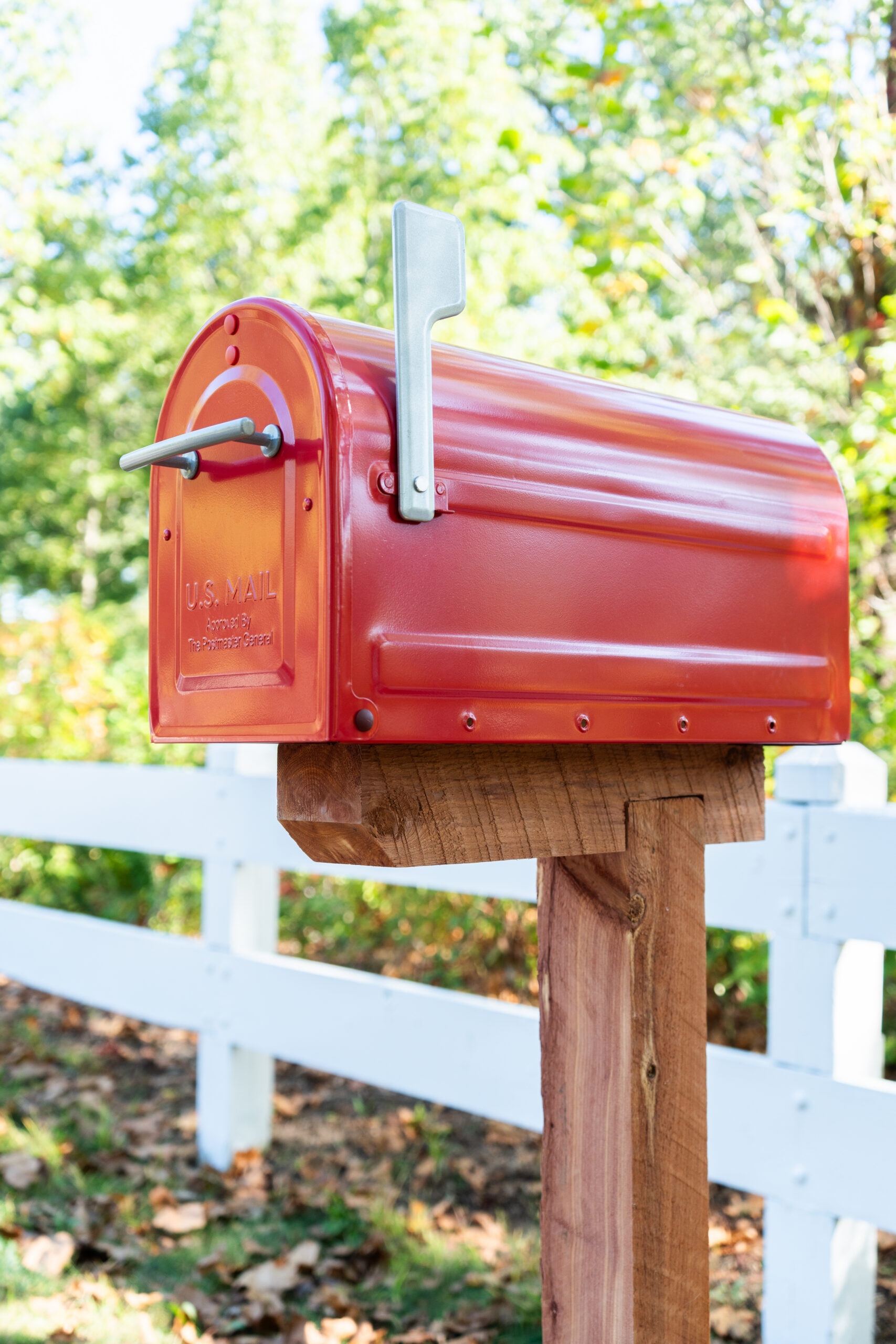 Cedar flat top mailbox