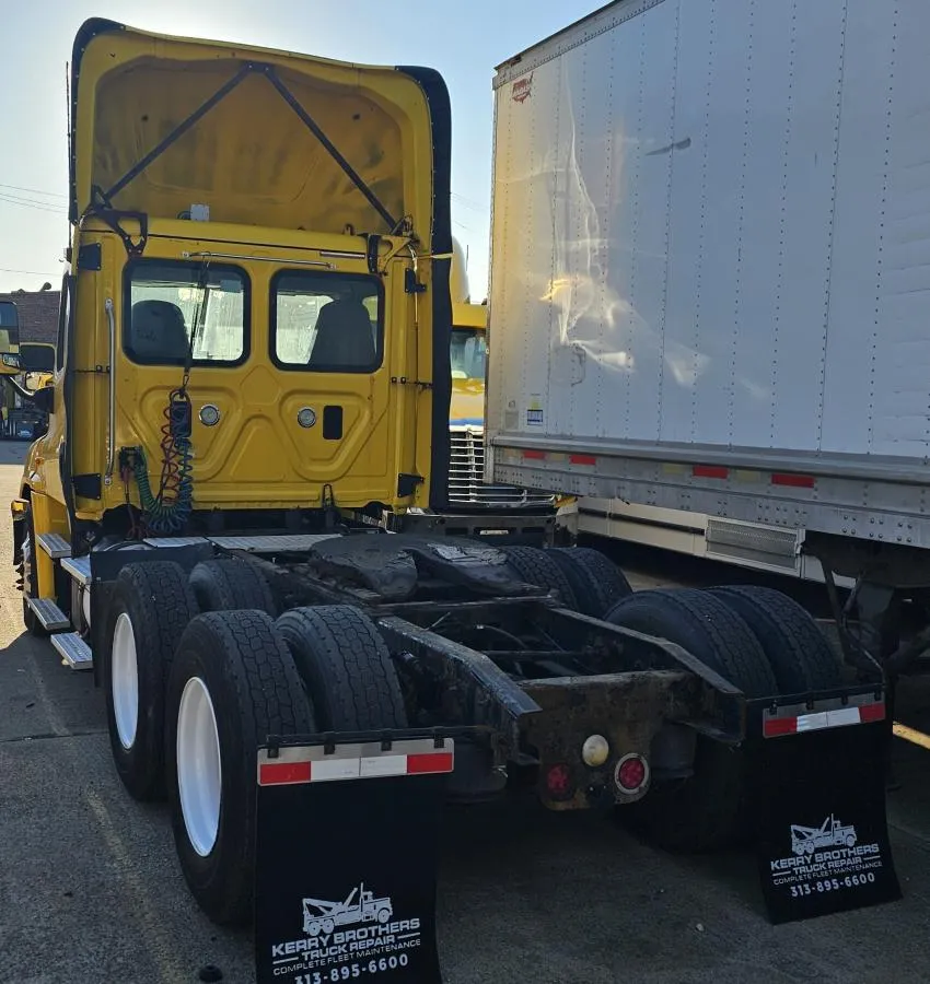 2016 Freightliner Cascadia Unit 2161 - axle and suspension