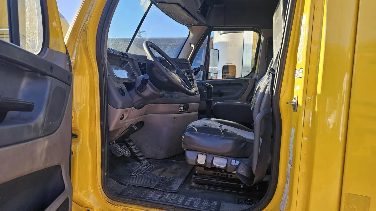 2016 Freightliner Cascadia Unit 2161 - cab interior