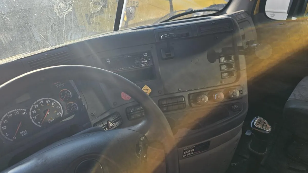 2016 Freightliner Cascadia Unit 2161 - engine bay