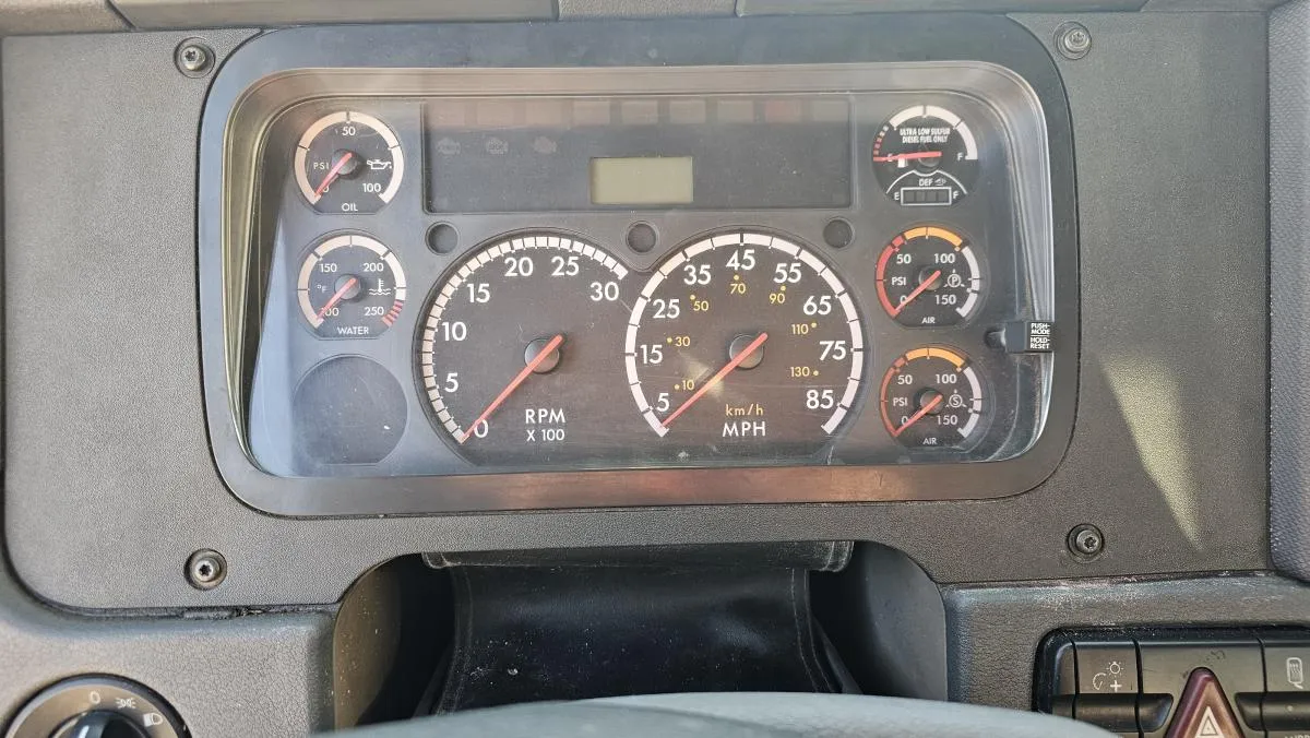 2016 Freightliner Cascadia Unit 2161 - odometer and gauges