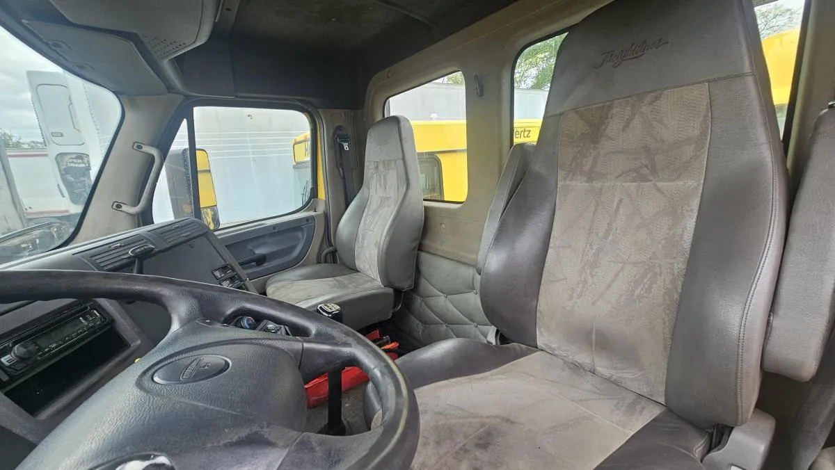 2016 Freightliner Cascadia Unit 2163 - odometer and gauges