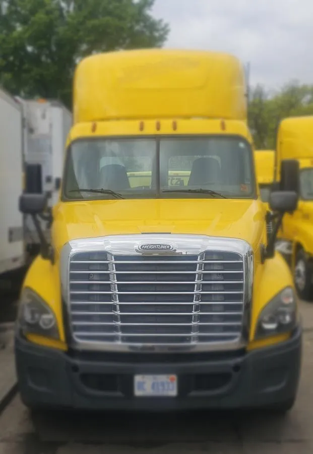 2016 Freightliner Cascadia Unit 2166 - front detail