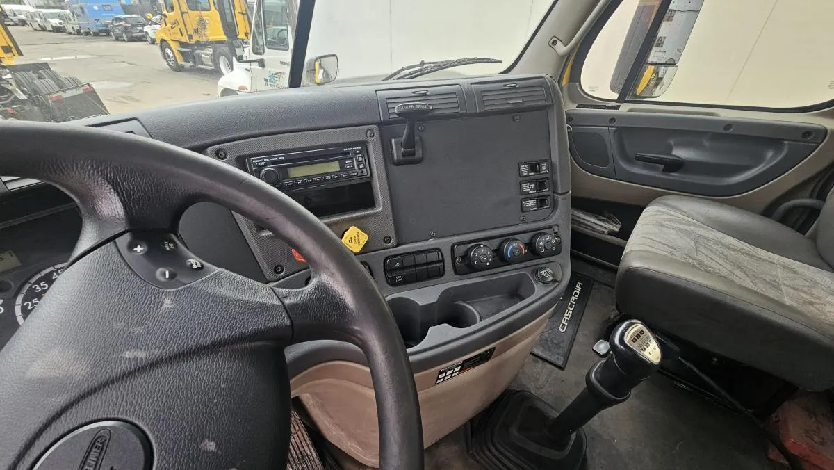 2016 Freightliner Cascadia Unit 2166 - odometer and gauges