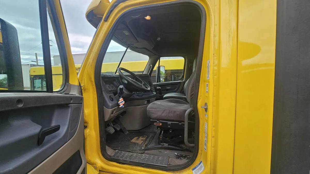 2018 Freightliner Cascadia Unit 2186 - dashboard and instrument panel