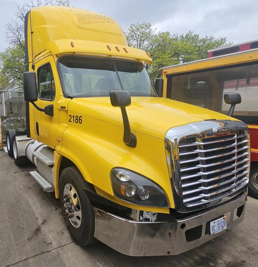 2018 Freightliner Cascadia Unit 2186 - passenger side exterior