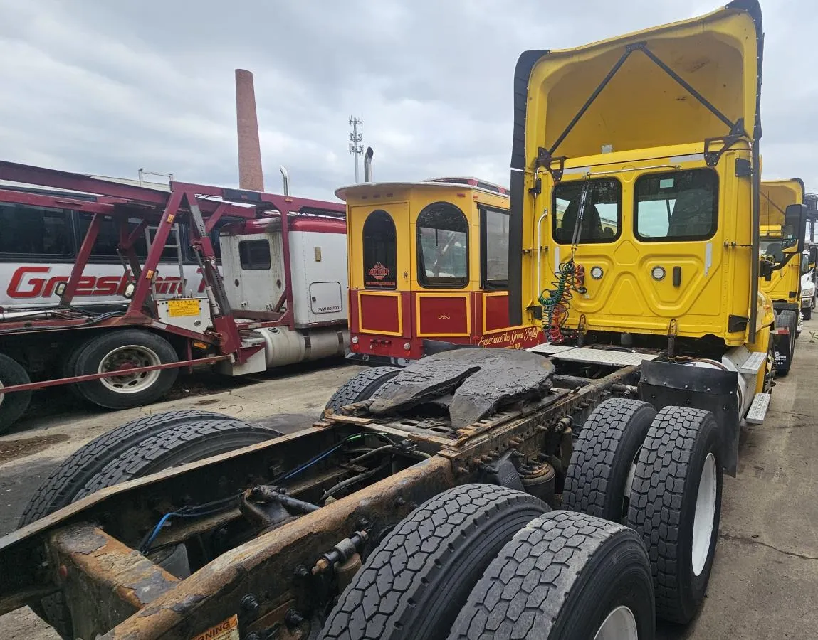 2018 Freightliner Cascadia Unit 2186 - front detail