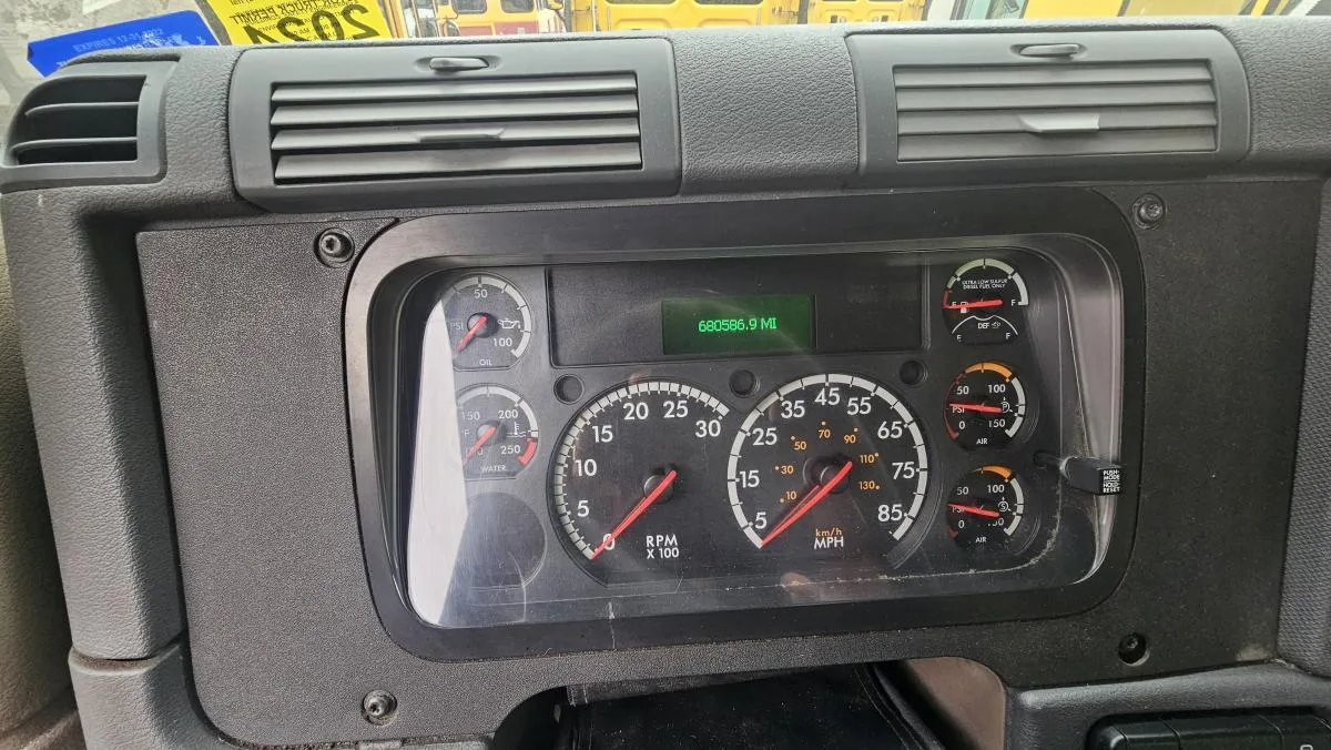 2018 Freightliner Cascadia Unit 2186 - additional exterior detail