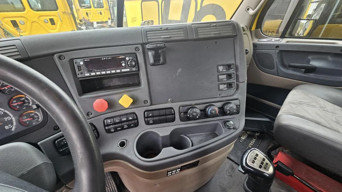 2018 Freightliner Cascadia Unit 2186 - odometer and gauges