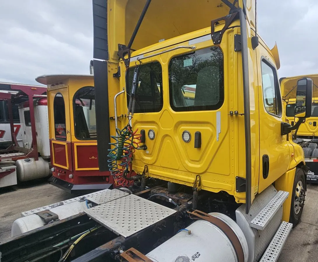 2018 Freightliner Cascadia Unit 2186 - rear frame