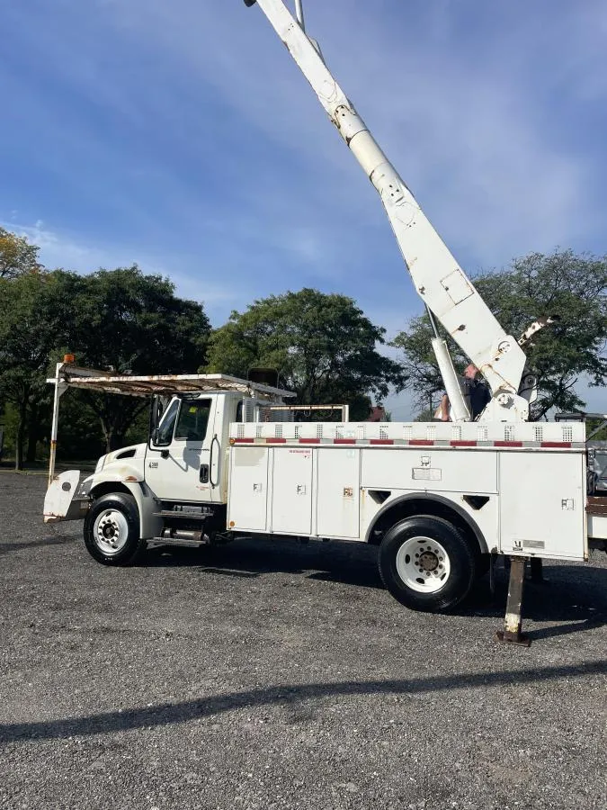2005 International 4300 Boom Truck - seating and cab detail