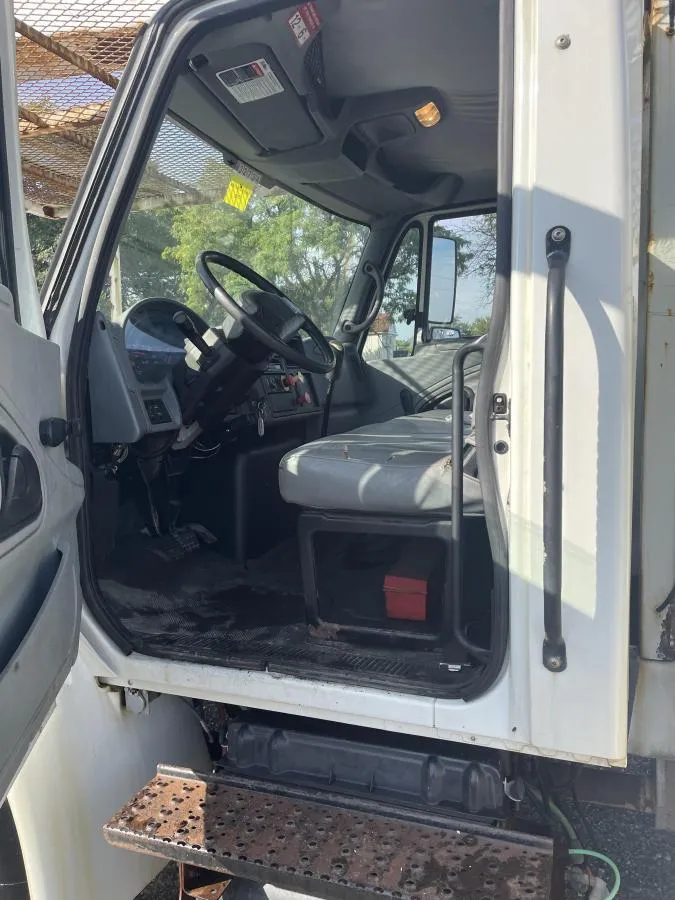 2005 International 4300 Boom Truck - dashboard and instrument panel