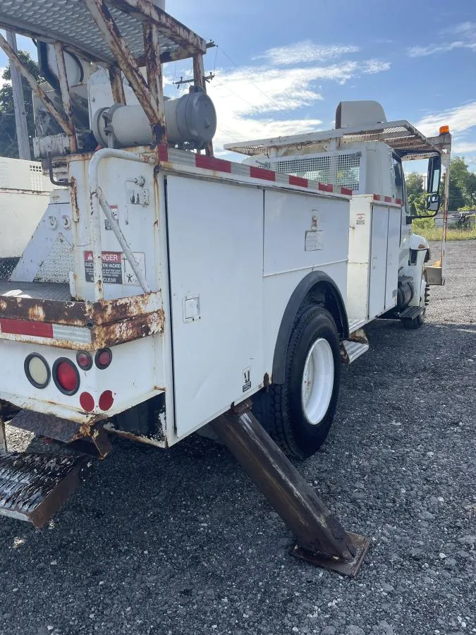 2005 International 4300 Boom Truck - additional exterior detail