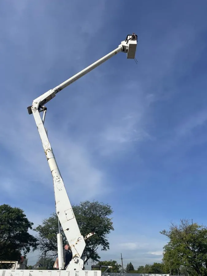 2005 International 4300 Boom Truck - odometer and gauges