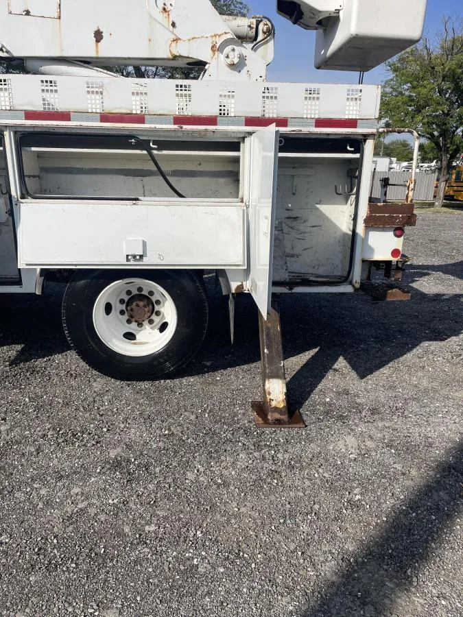 2005 International 4300 Boom Truck - axle and suspension