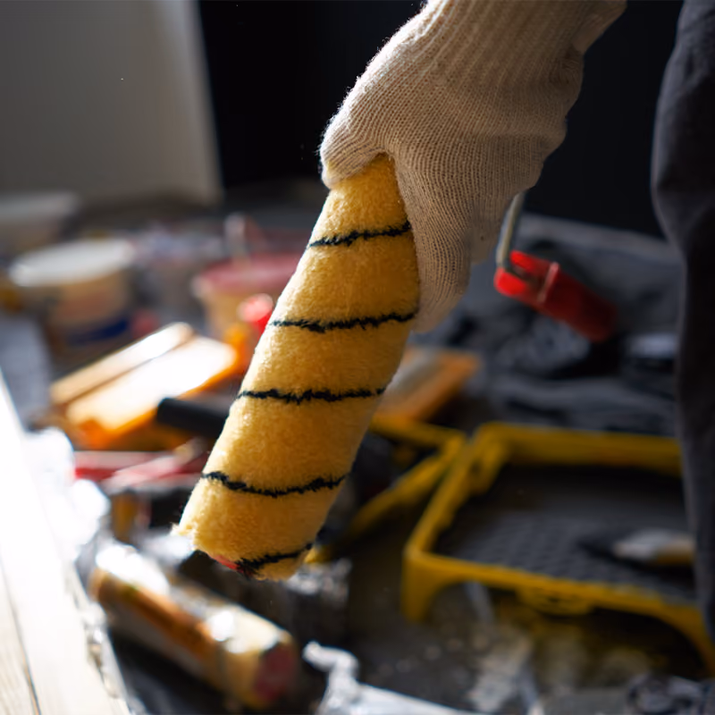 Renovierung: Handwerker bei einer Kleininstandsetzung
