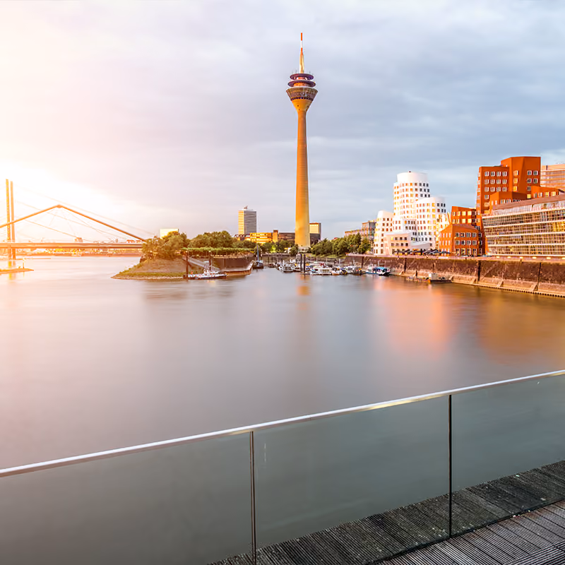 Blick auf den Rheinturm und den Medienhafen im Einsatzgebiet Düsseldorf