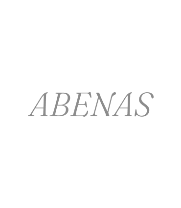 Le mot 'ABENAS' en lettres majuscules gris clair sur fond noir.