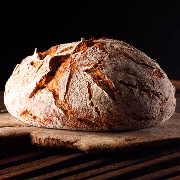 Ein Brot auf einem Schieber.