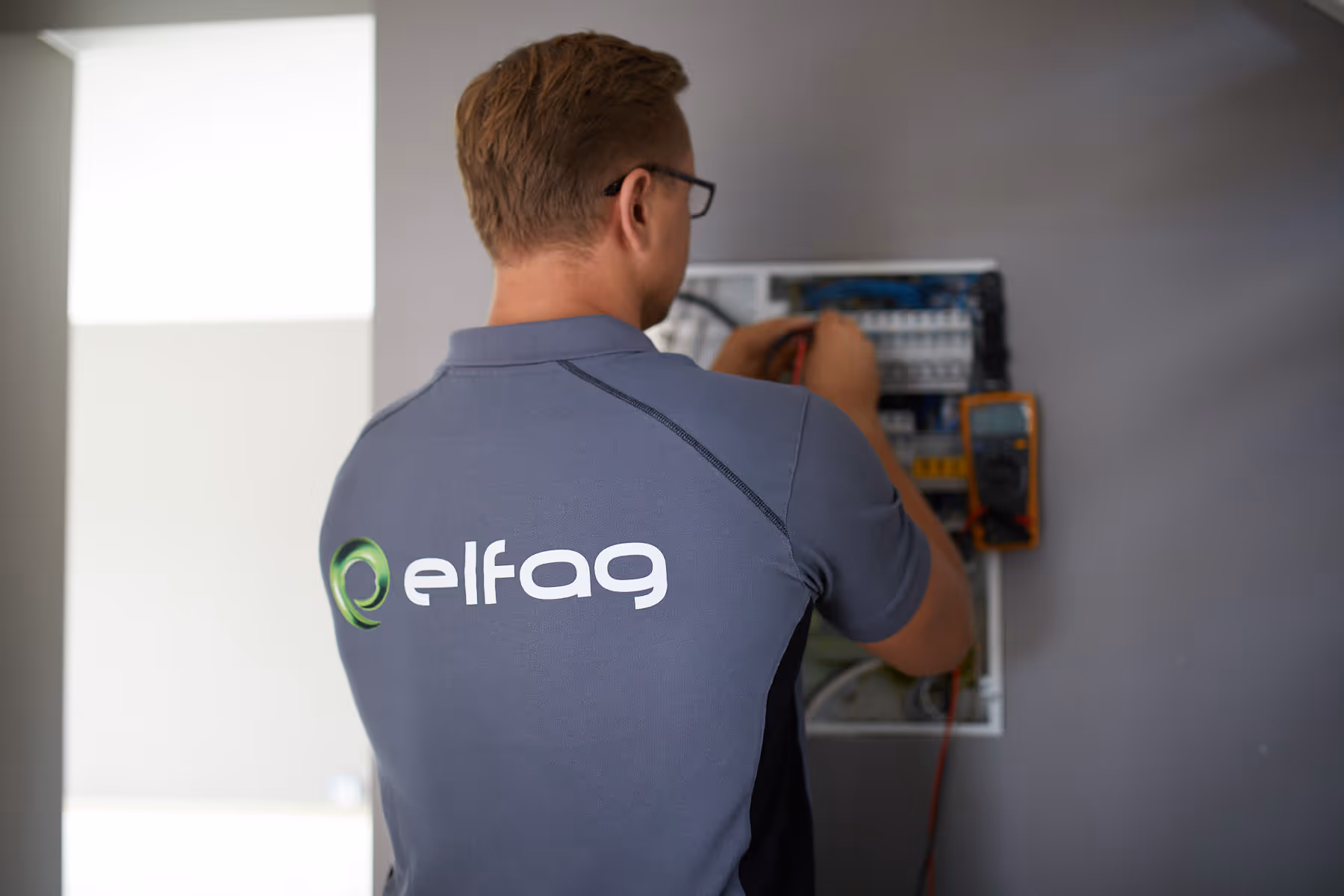 Installasjon av solceller på taket i Halden - O.Hansens EFTF