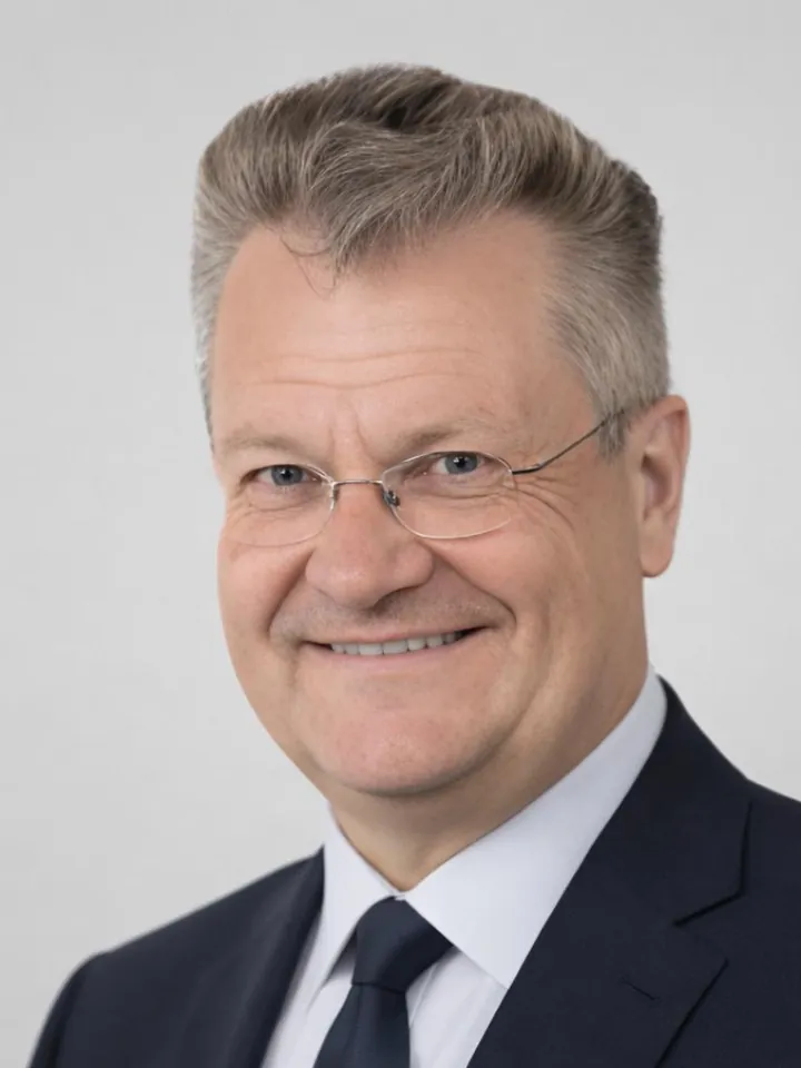 Prof. Artur Decurtins