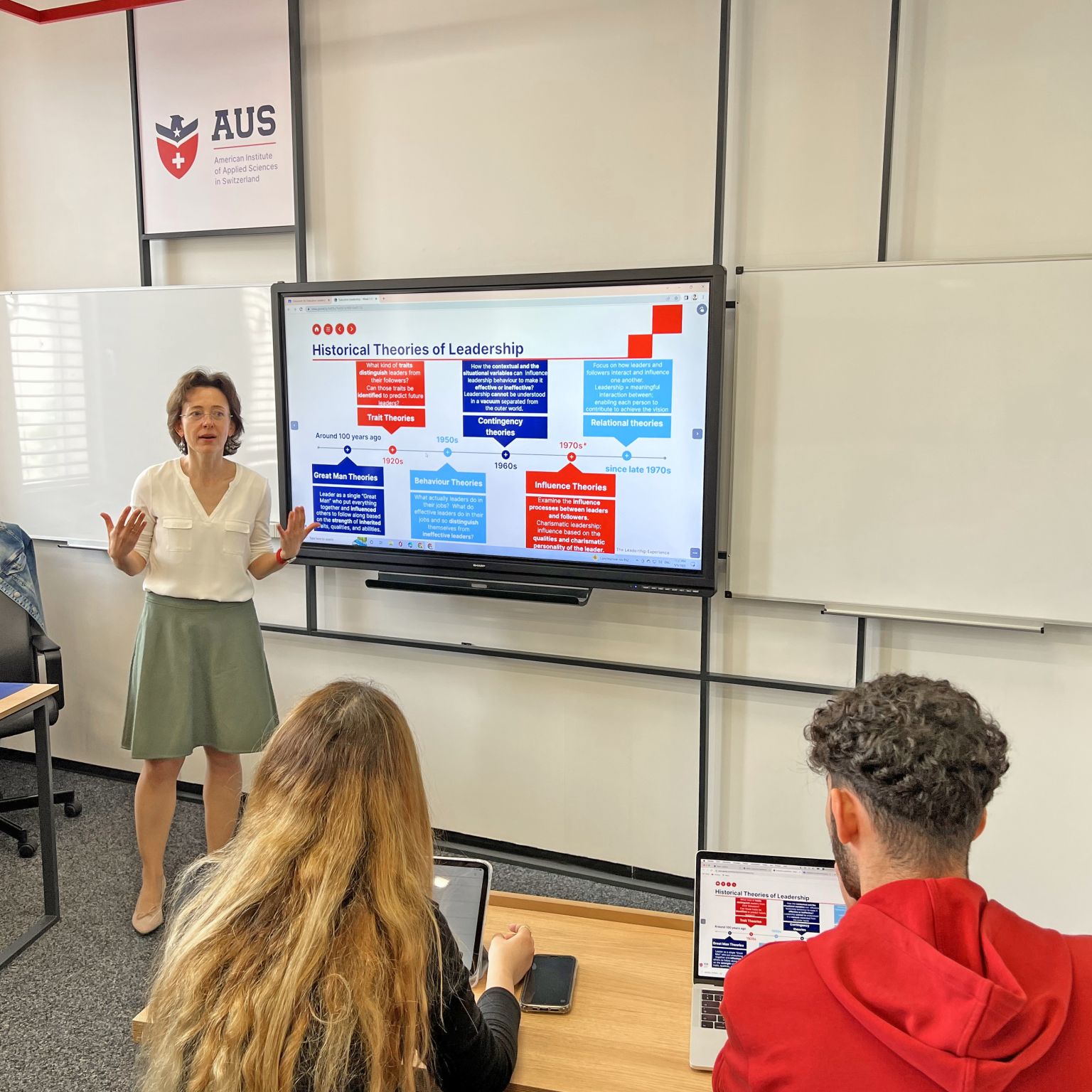 An industry expert speaking with AUS students
