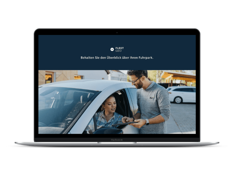 Broschüre Fleet Geo auf Laptop geöffnet