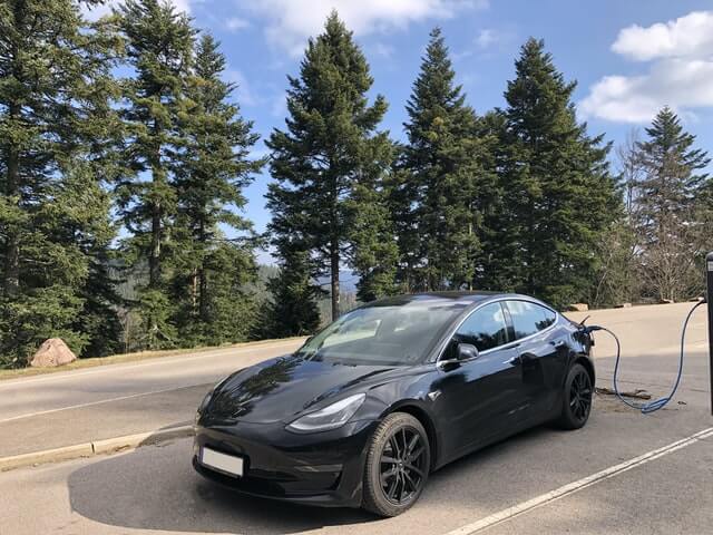 Elektroauto wird geladen