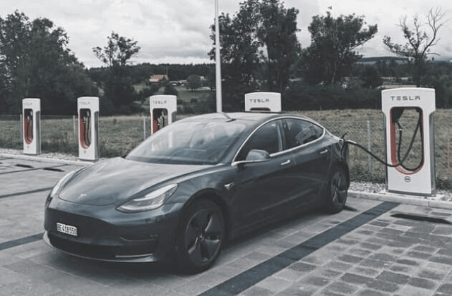 E-Auto wird geladen