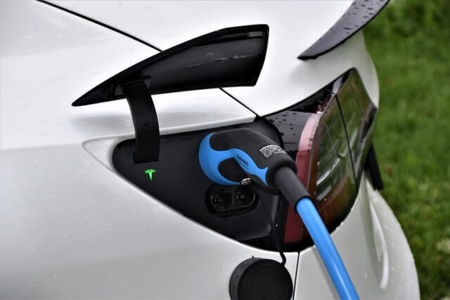 Elektroauto wird geladen