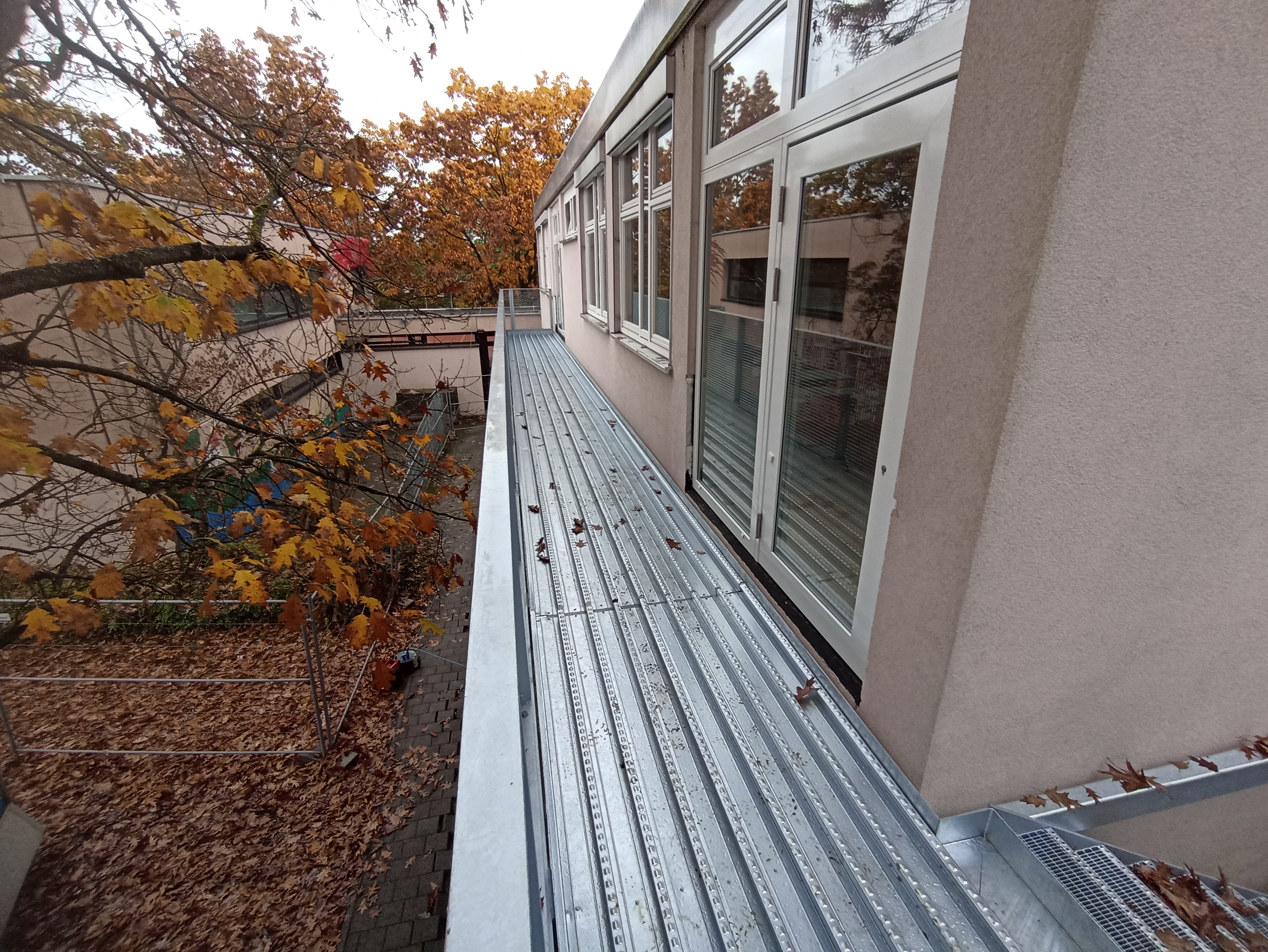Fluchtbalkone mit Treppen