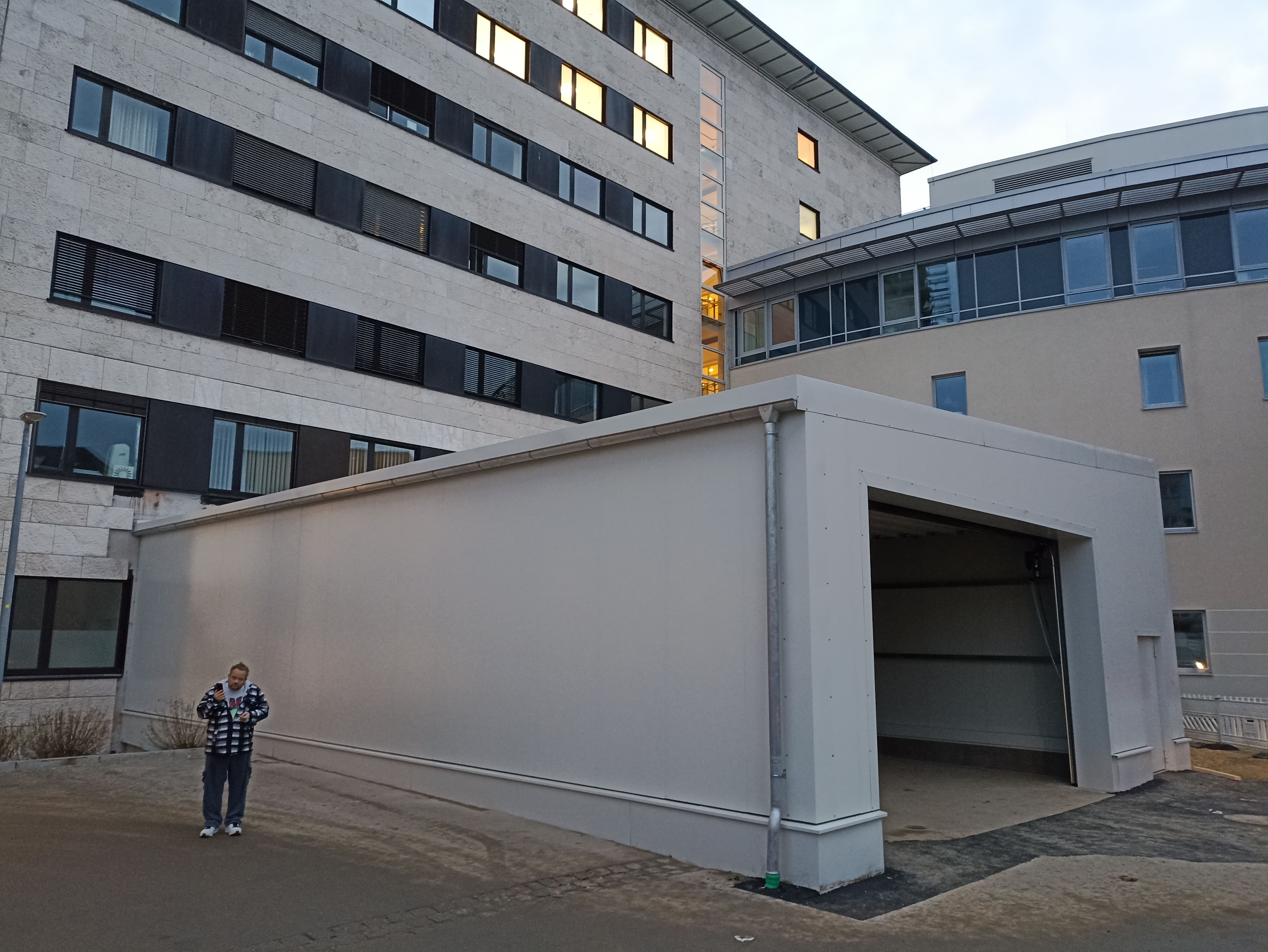 Stahlhalle mit Miwo-Paneele Klinikum Neumarkt