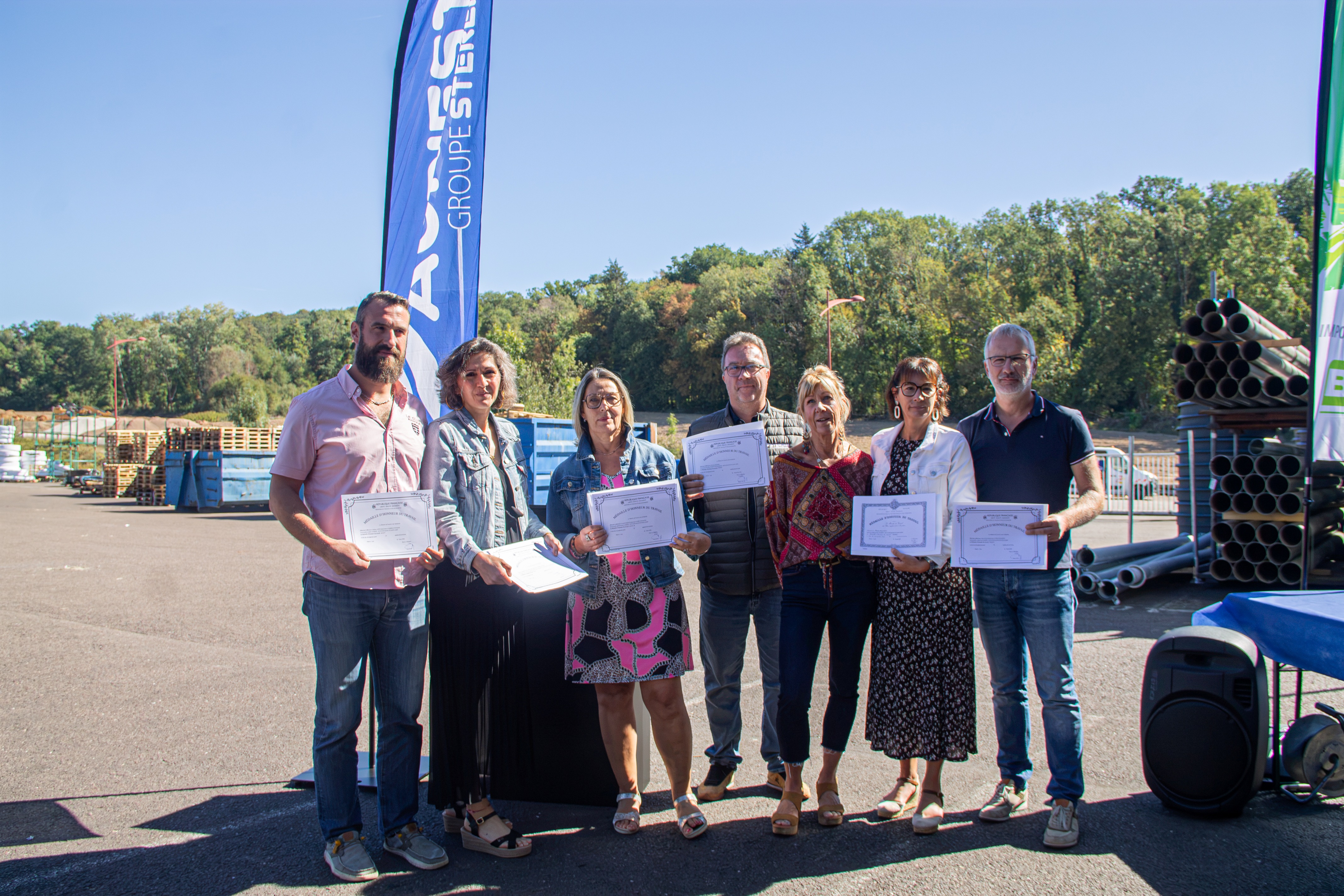 Photographie de groupe lors de la remise des médailles du travail