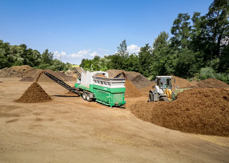 Siebanlage trennt Kompost in verschiedene Korngrößen