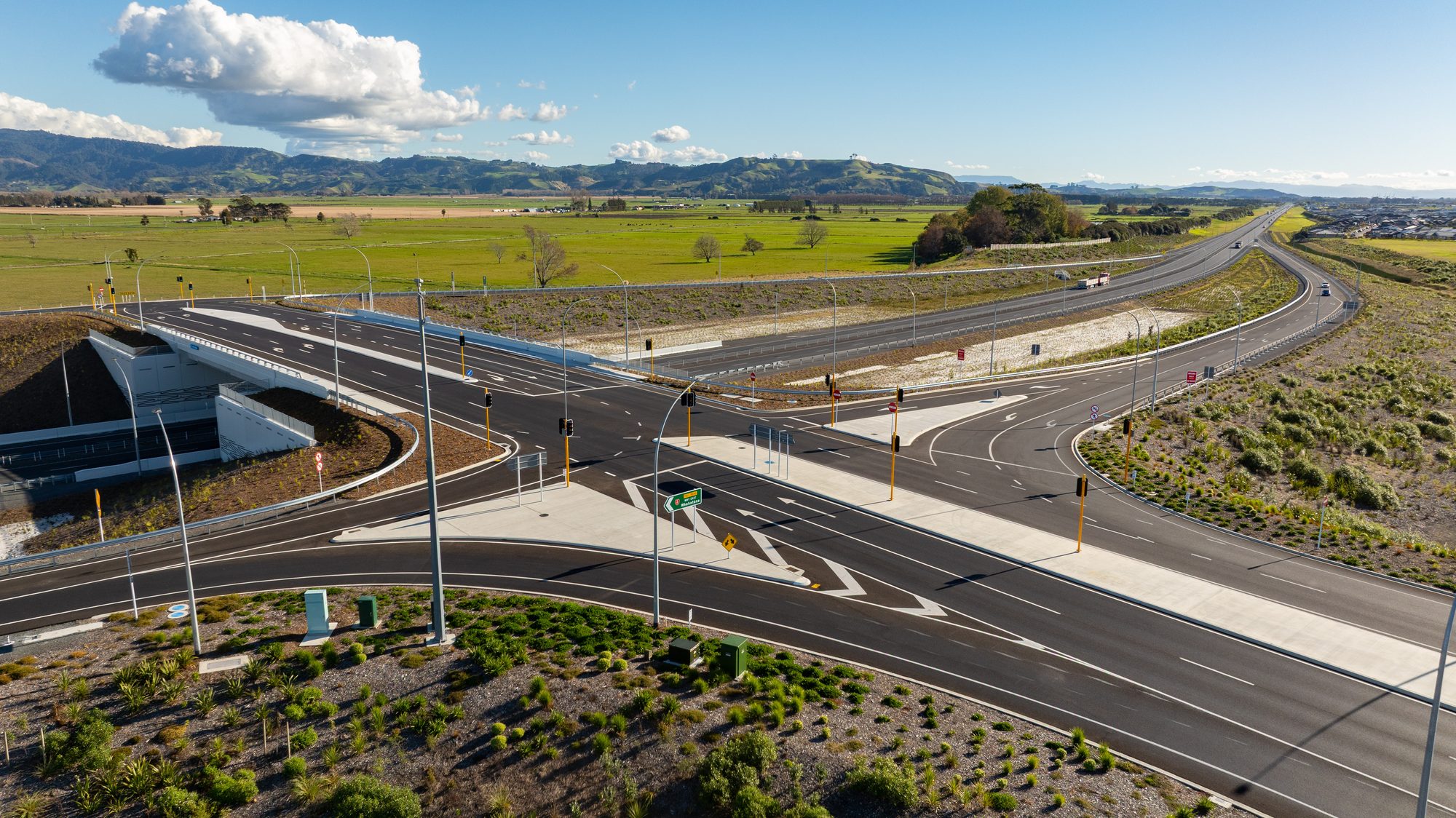 New Tauranga highway interchange aerial — CSL signals